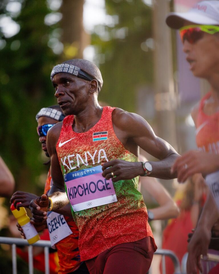 Eliud Kipchoge wearing Omius cooling headband